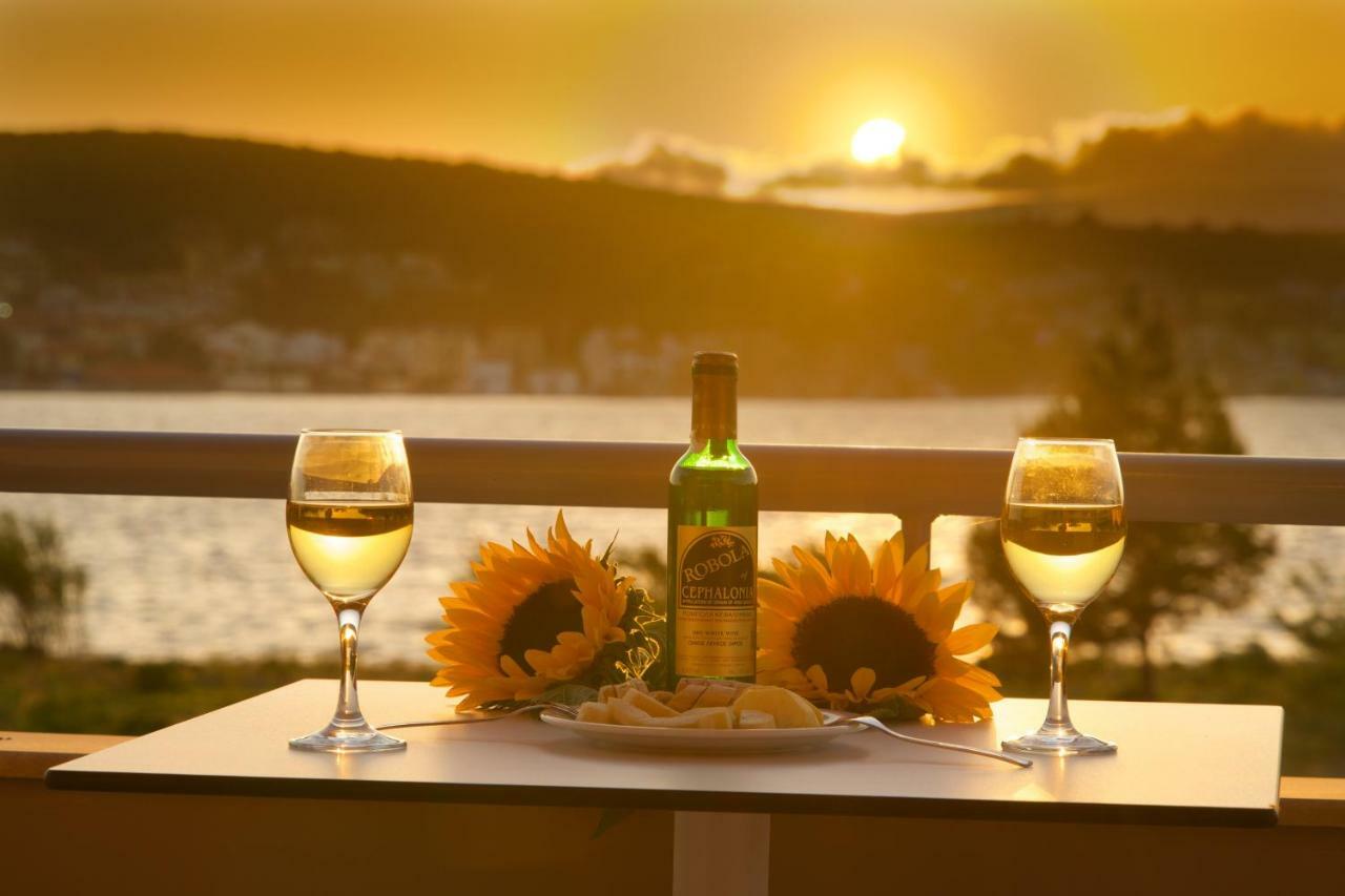 Gliving365 Capital Apartment Argostoli  Luaran gambar